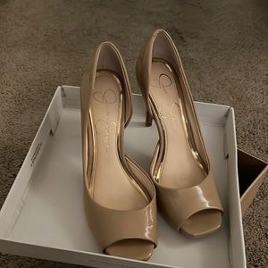 Jessica Simpson nude pumps